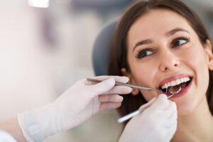 Read more about the article Zoom Teeth Whitening: Should You Do It?