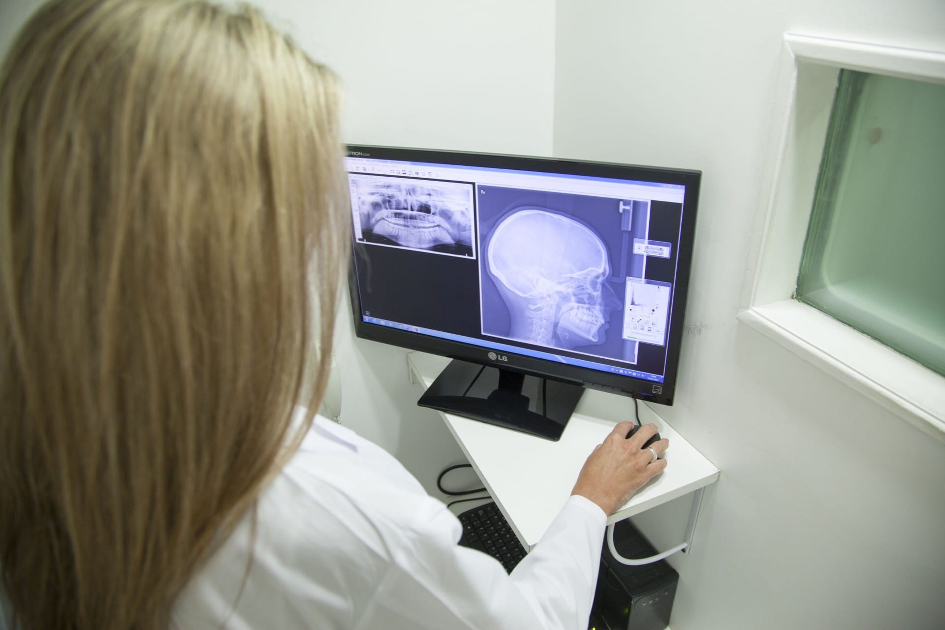 Read more about the article Gentle Touch Dentistry: How Caring Dentists Can Help You