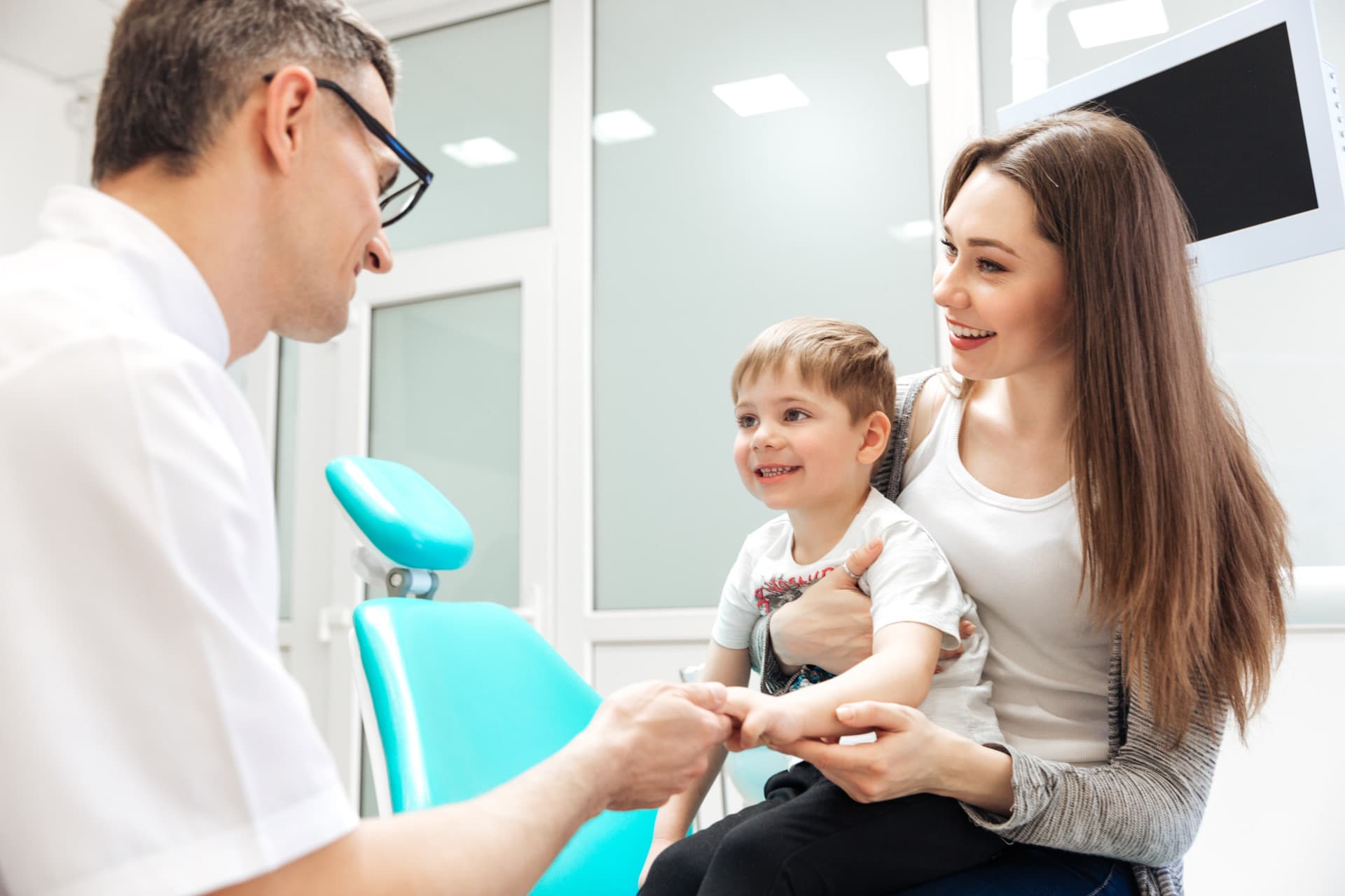 Read more about the article Who’s the Best Kids’ Dentist Near Me? How to Find Out