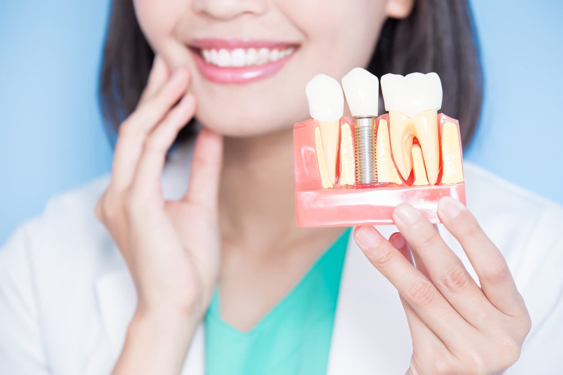 Read more about the article What Are the Common Types of Dental Implants?